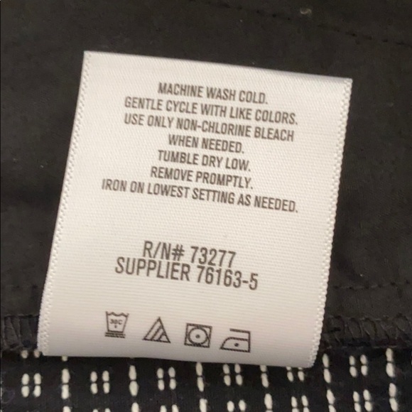 LIZ CLAIBORNE Women's Size 10 Petite Black & White Stitched Patterned Sh… - Picture 6 of 8